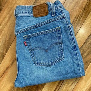 Levi’s Premium "Sneak Peak" Wash High Waisted Tapered Mom Jeans 30
